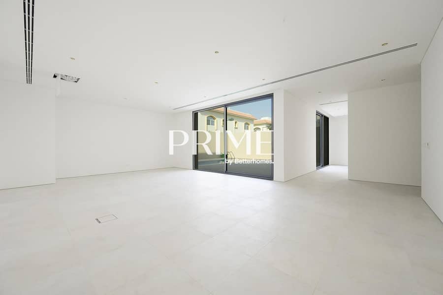 Luxury 6 Bedroom with Pool in Umm Suqeim Luxury 6 Bedroom with Pool in Umm Suqeim