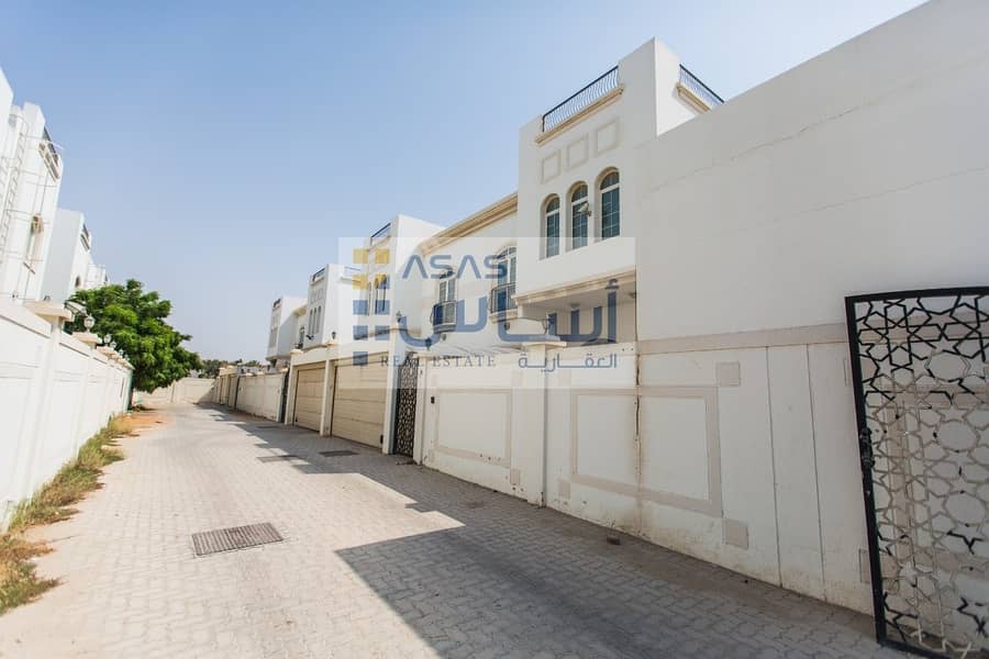 Spacious 4 B/R Villa  available for rent in sharjah