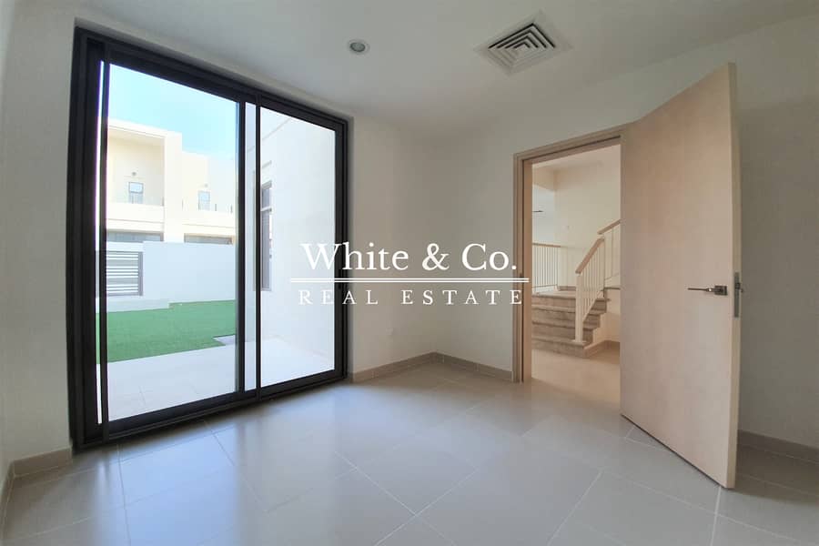 Type J | Huge Corner Plot | 3 Bed + Study