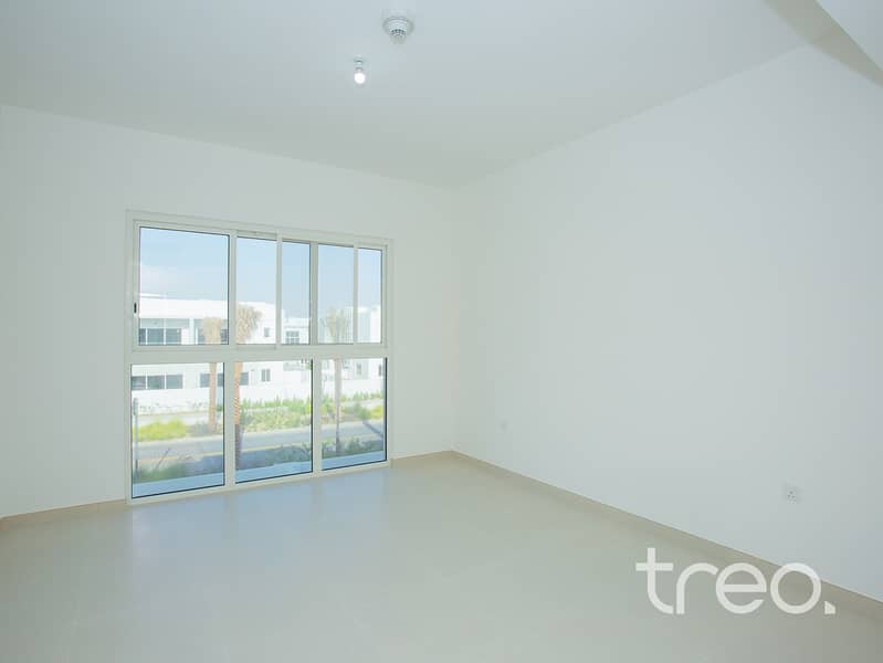 4 Bed | Corner Unit | Vacant Now