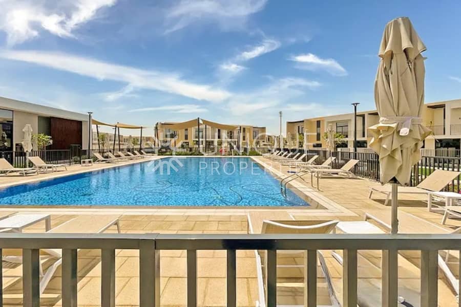Single Row I Near Pool-Park I Brand New Single Row I Near Pool-Park I Brand New