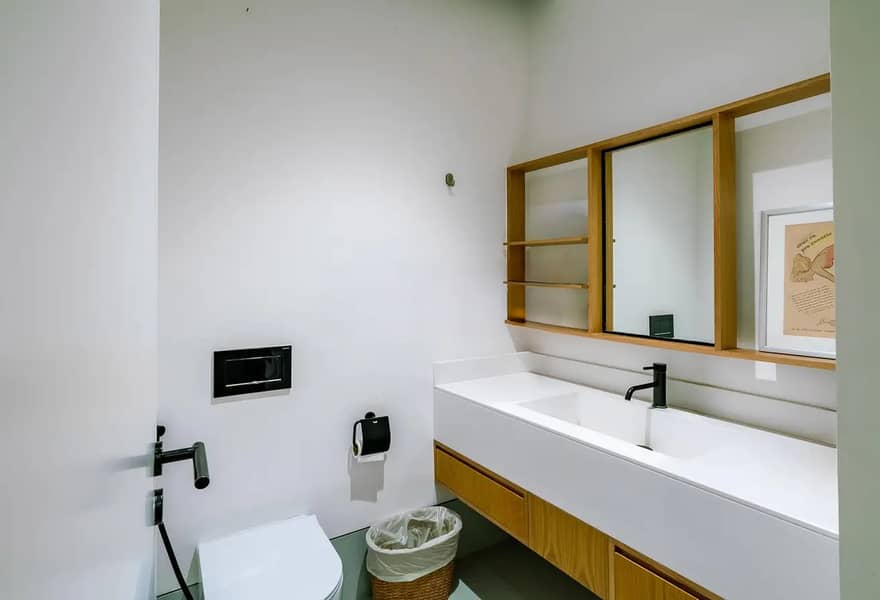 12 HONEST_LISTING____UPGRADED___VACANT-10. jpg