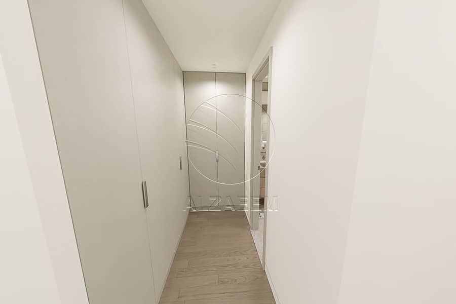 10 MASTERBEDROOM WIC. jpg