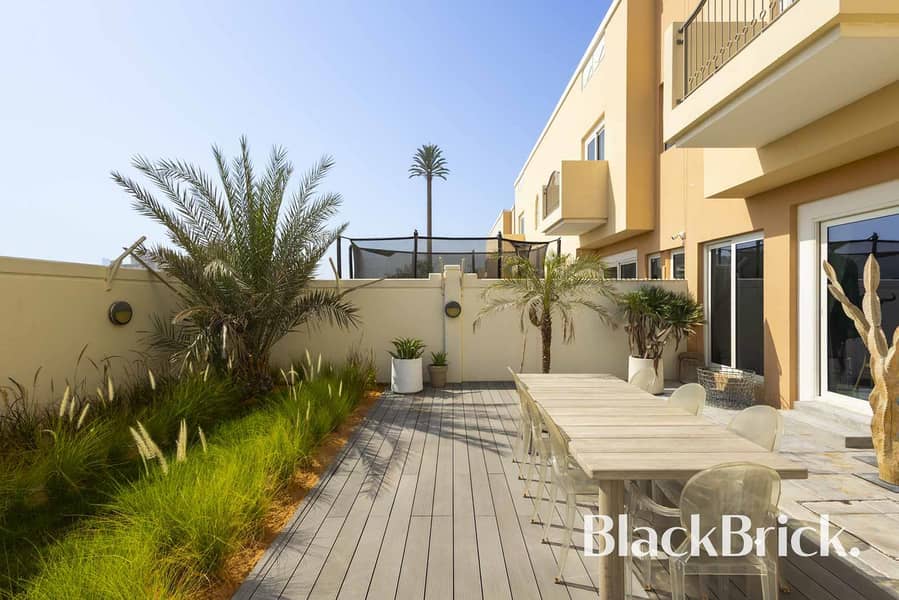 Beautiful 4 Bed Family Home in Golf Community