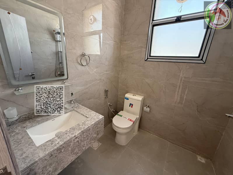12 1e5eee9d-eb90-4dde-ab67-a83402ca5bd7. jpg