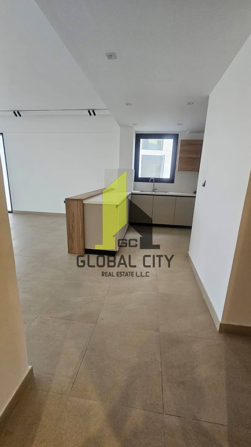 24 0a85d7cd-80ba-47c2-81db-15aed4dda0e3. jpg