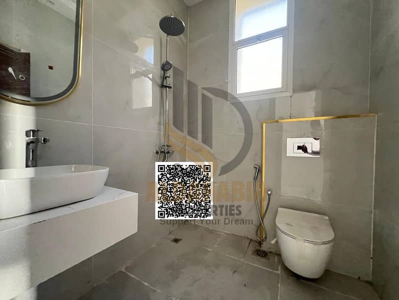 10 697cc2d9-97e4-4bfd-9011-48cefb4db1a6. jpg