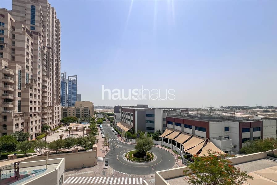 Exclusive | Mid-floor | Large Balcony | Vacant Exclusive | Mid-floor | Large Balcony | Vacant