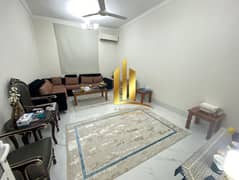 للبيع بيت علي الشارع الرئيسي في الشارقه منطقه الصبخه