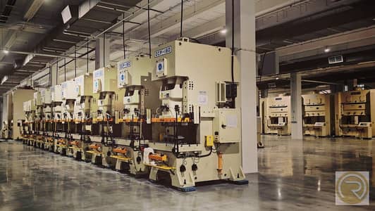 阿尔萨斯工业区， 夏尔迦 仓库待售 - free-photo-of-industrial-factory-floor-with-machinery. jpeg