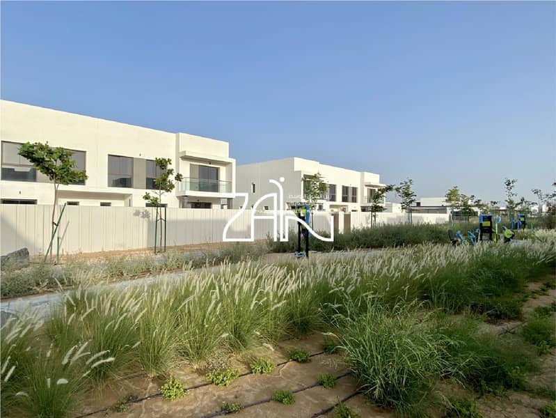 Luxury 4BR+M Modern and Stunning Community