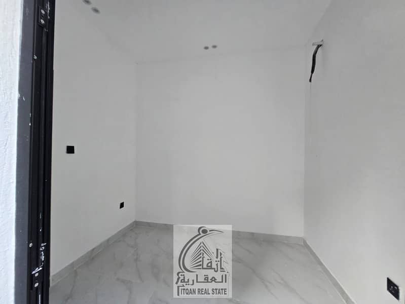 16 cd0c8203-3249-4c72-bbaf-052ca7ab2a64. jpg