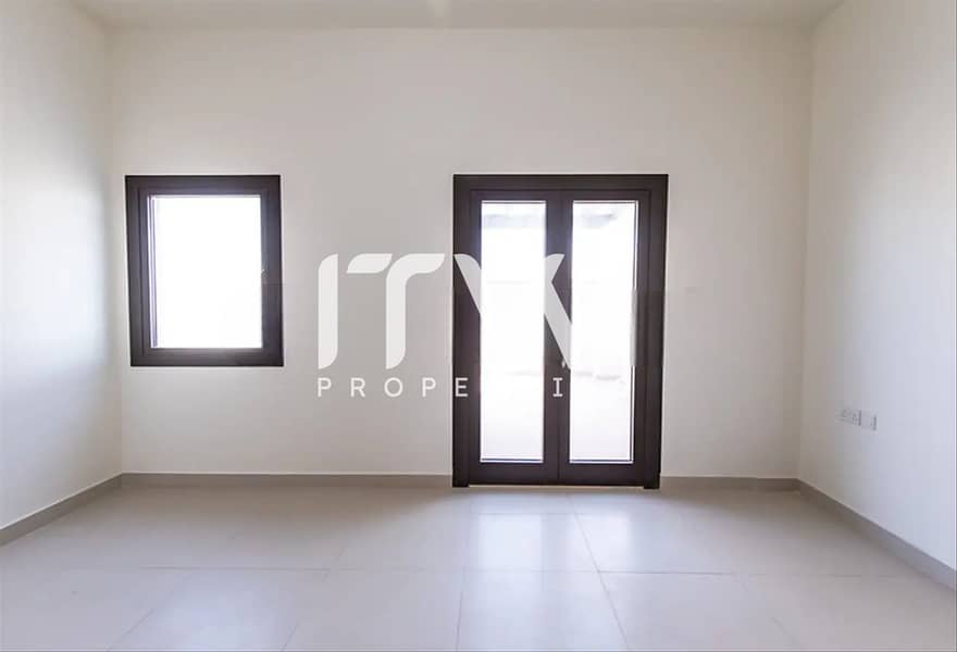 11 14219895-733b3o-Photoroom. png