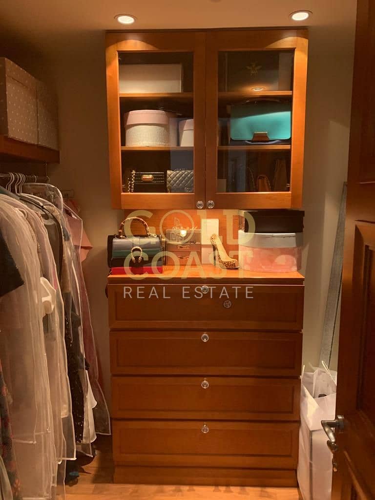 6 Walking Closet next to the Bedroom - Rightside. jpg