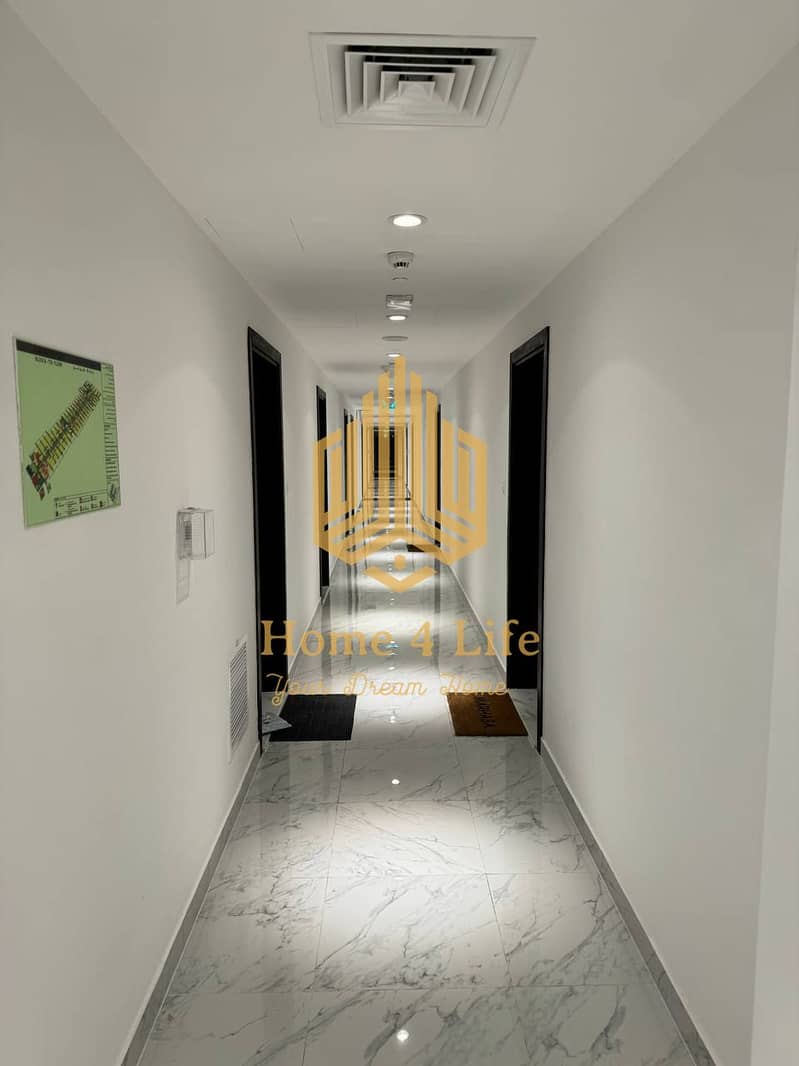 5 Hallway. jpg