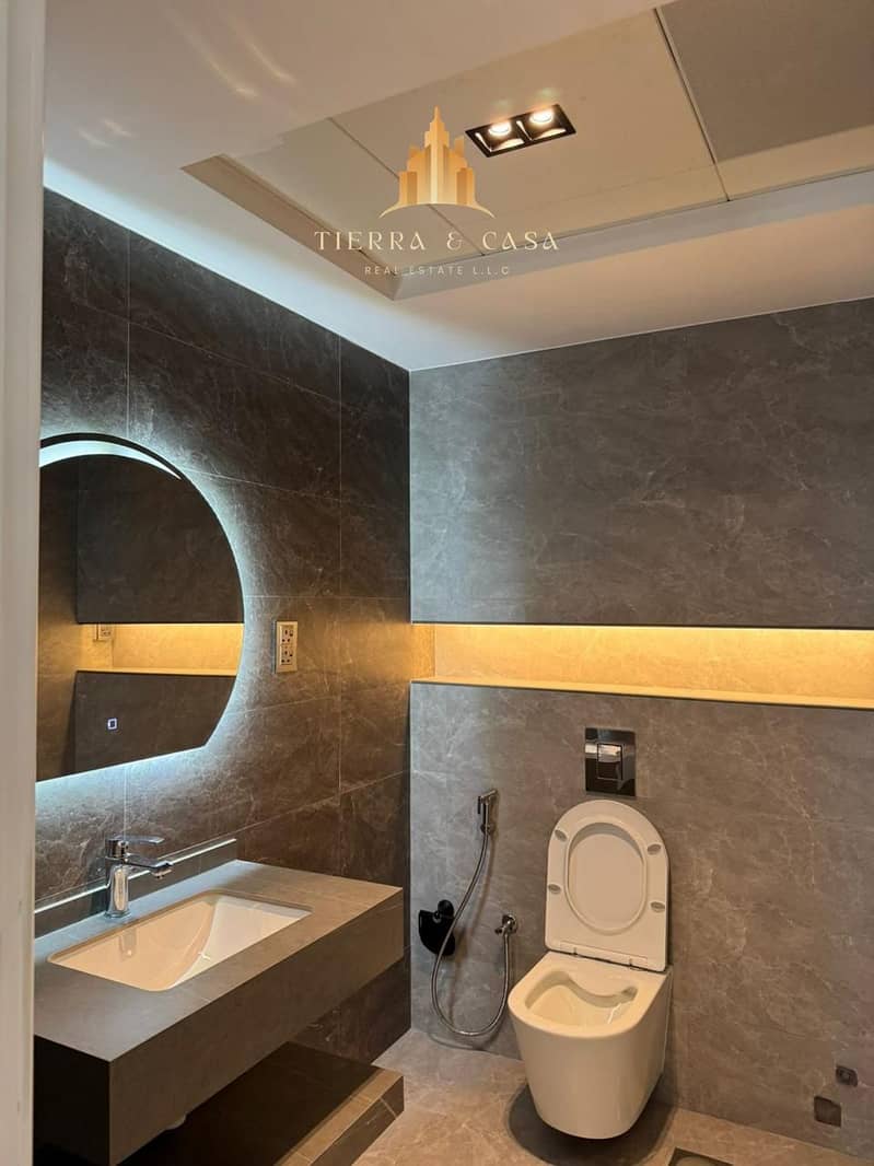 8 Bathroom. jpg