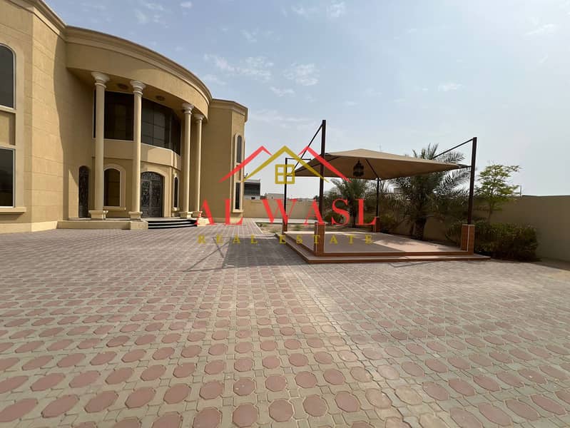 12 71daa472-9078-4d0e-a1dd-f8ea9aba5bb3. jpg