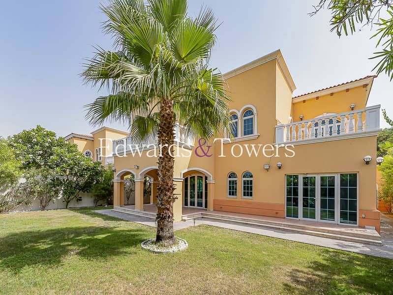 5 Bed Legacy Style Villa Backing onto the Lake