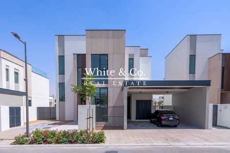 5 Bedroom Villa for Sale in Arabian Ranches 3, Dubai - Motivated Seller | Park Backing | Brand New
