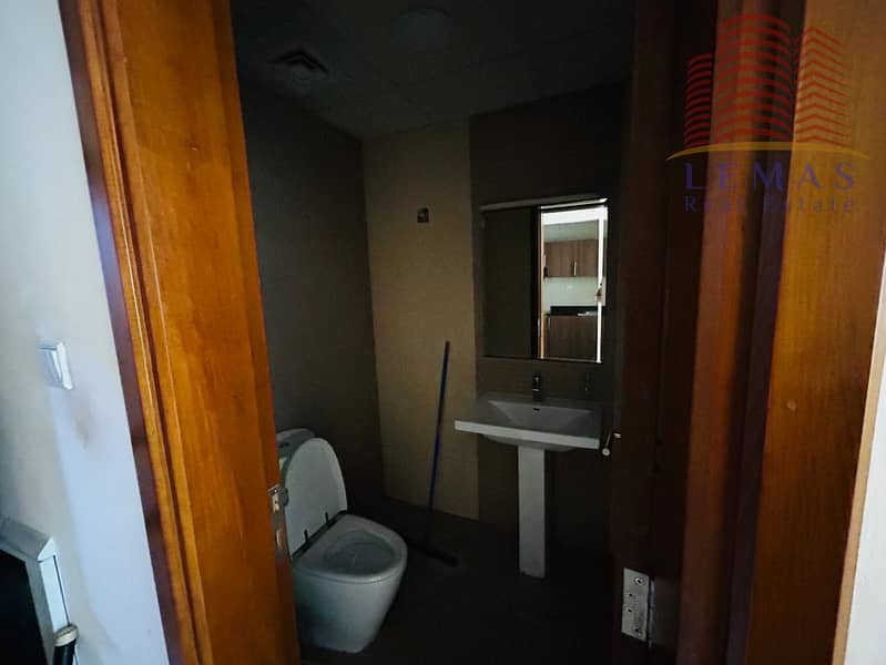 8 39b896ad-6762-4e9b-8bd4-d62bd67f9c84. jpg