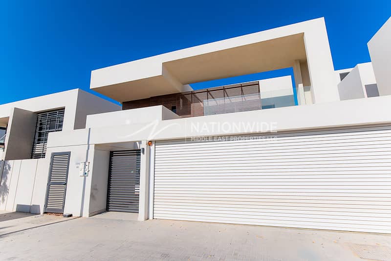 Upcoming | Stunning Double Row | Private Pool