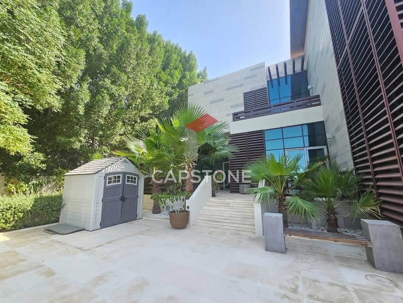 Private Pool | Luxury Living | Near Waterfront Private Pool | Luxury Living | Near Waterfront