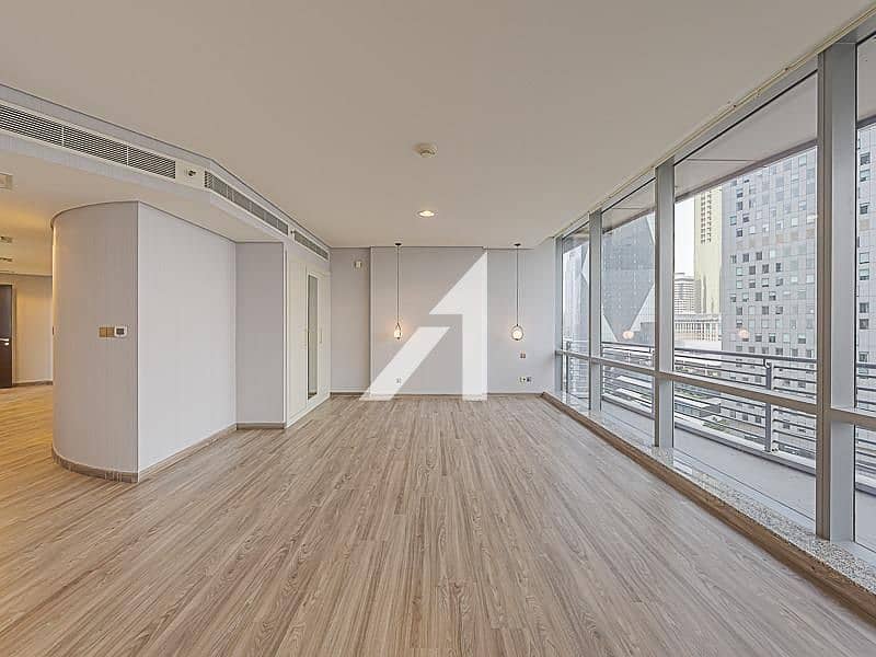 Sky Gardens | Studio with Balcony | Panoramic View Sky Gardens | Studio with Balcony | Panoramic View