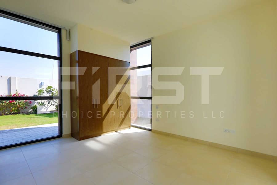 5 Internal Photo of 4 Bedroom Villa in West Yas Yas Island (12). jpg