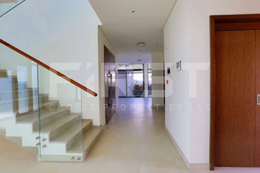 7 Internal Photo of 4 Bedroom Villa in West Yas Yas Island (18). jpg