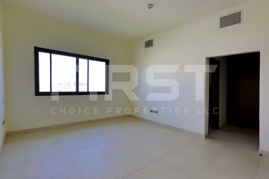 9 Internal Photo of 4 Bedroom Villa in West Yas Yas Island (34). jpg