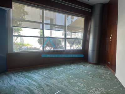 مکتب  للايجار في ديرة، دبي - WhatsApp Image 2025-05-28 at 21.44. 19_97836d63. jpg