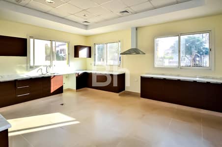 5 Bedroom Villa for Sale in The Villa, Dubai - Elegant I Corner Location I Pool I spacious