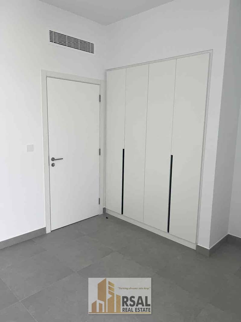 9 8acdf440-f17e-4983-ba92-24bfe4c96a70. jpg
