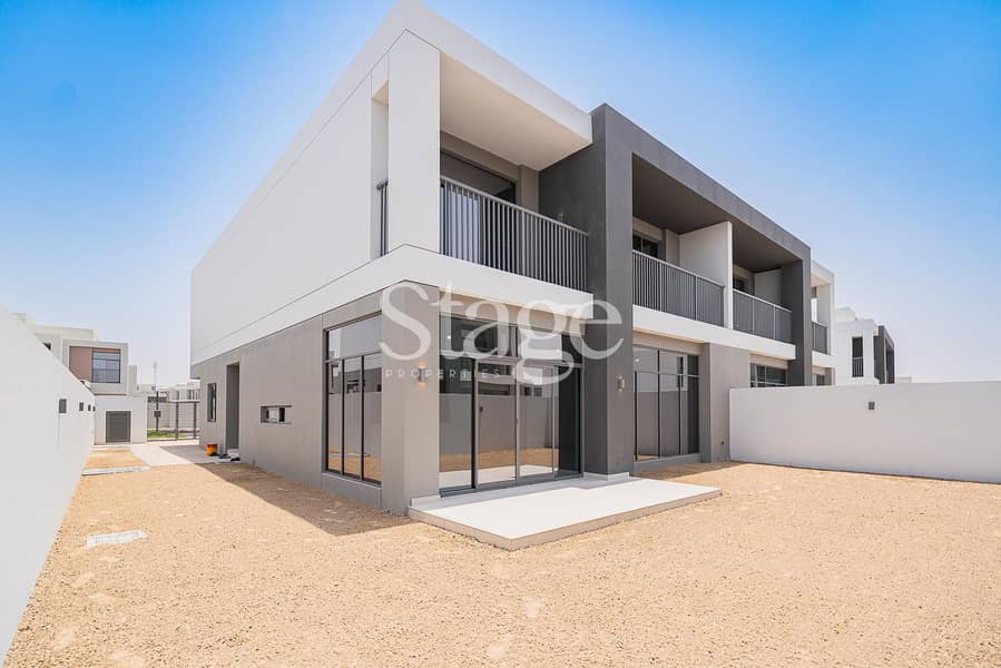 Large 5BR Villa | Single Row | Close to Amenities