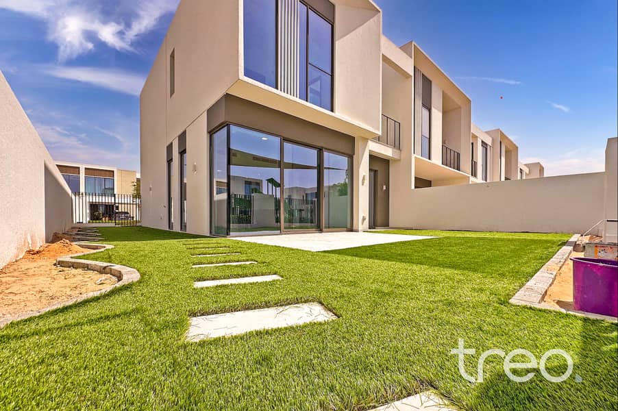 Landscaped | Corner Villa | Close to Pool