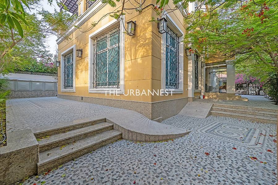 Custom Built | 5 Bedroom | Prime Location