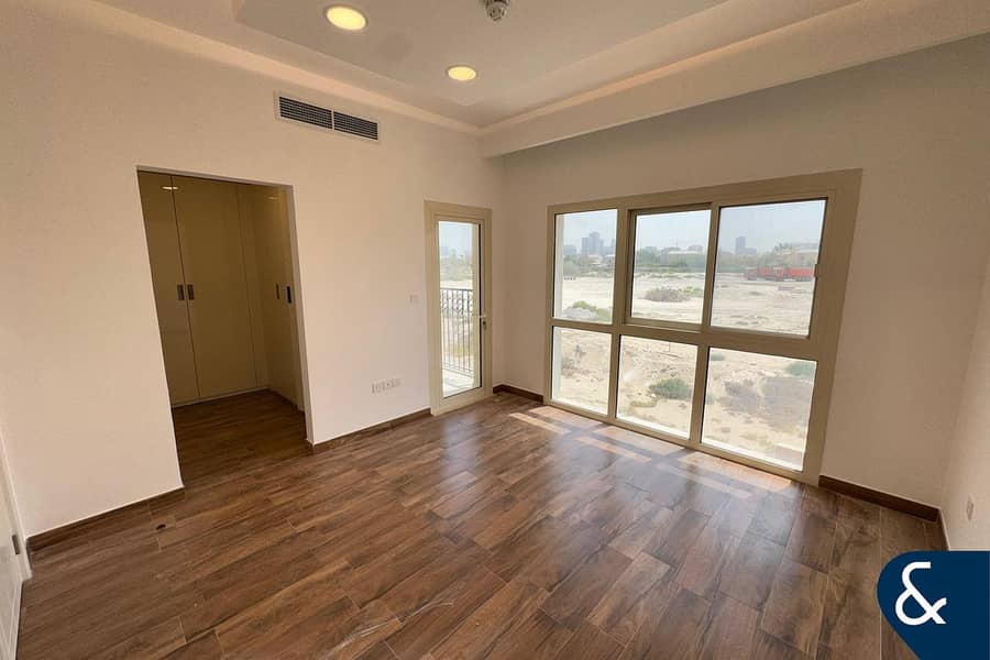Rare Townhouse | Vacant | Unfurnished Rare Townhouse | Vacant | Unfurnished