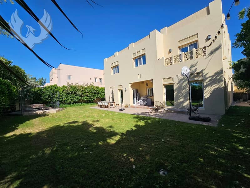VACANT | Upgraded Kitchen | Close to Pool