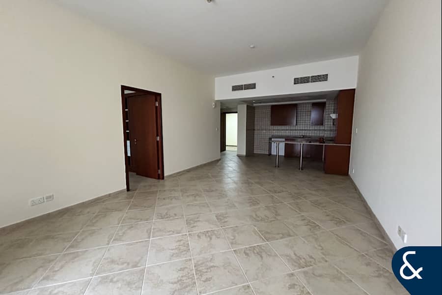 Spacious 1 Bedroom | Vacant | Road facing