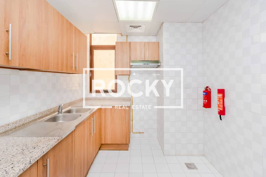 8 Rocky Real Estate - Al Barsha 1 - Al Manaf Building - Apartment (12 of 17). JPG