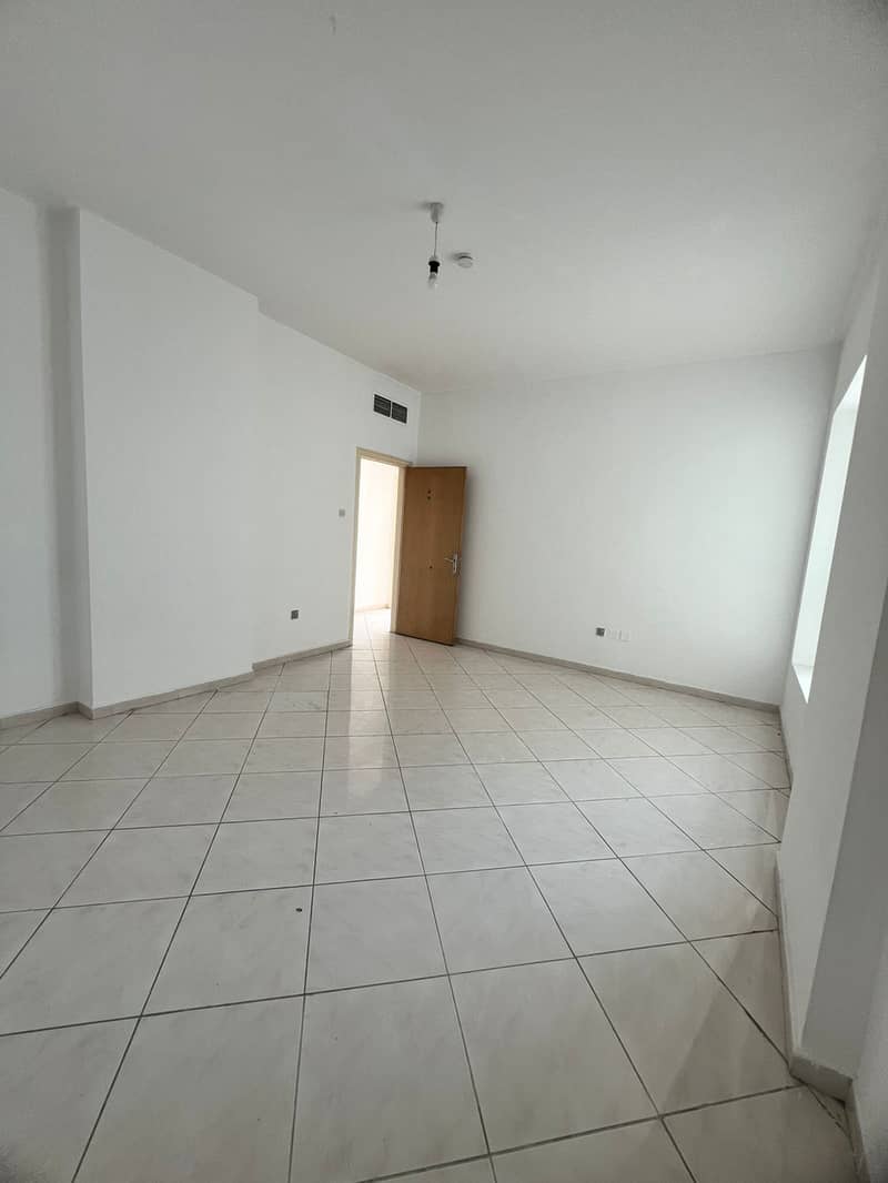 14 558fea73-565c-4df9-8aba-94bf001b229a. jpg