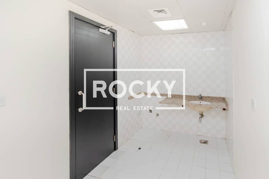 8 Rocky Real Estate - Al Barsha 1 - Al Manaf Building - Apartment (10 of 23). JPG