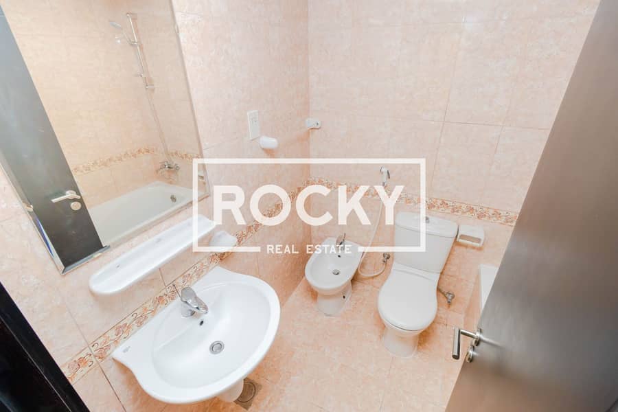 12 Rocky Real Estate - Al Barsha 1 - Al Manaf Building - Apartment (14 of 23). JPG
