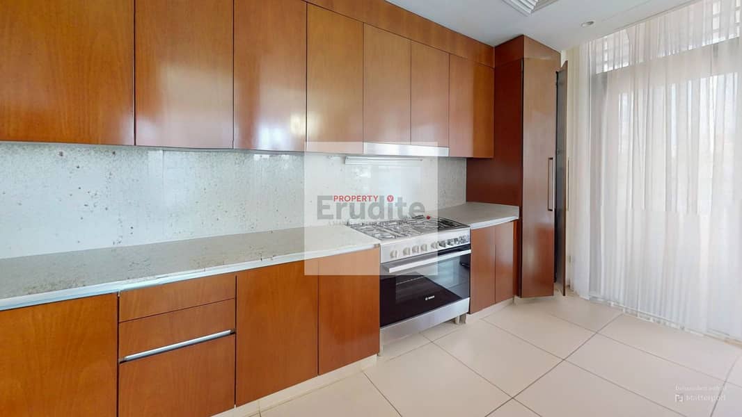3 Mulberry-282-22-Kitchen-Defurnished 1. jpg