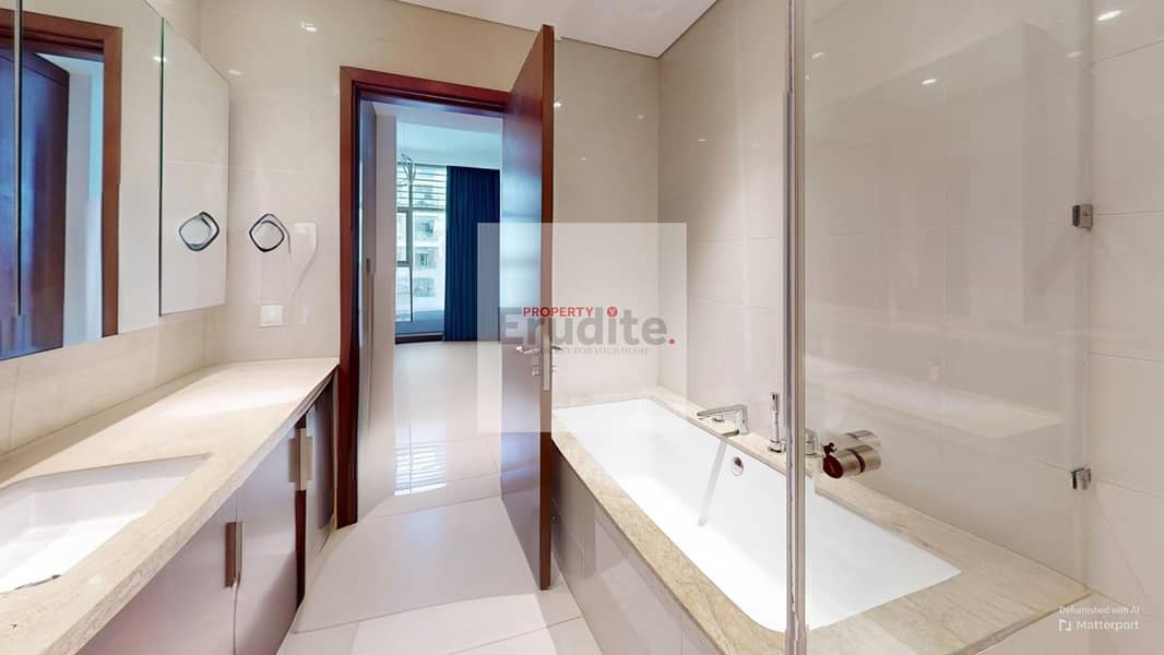 13 Mulberry-282-22-Bathroom-Defurnished 2. jpg