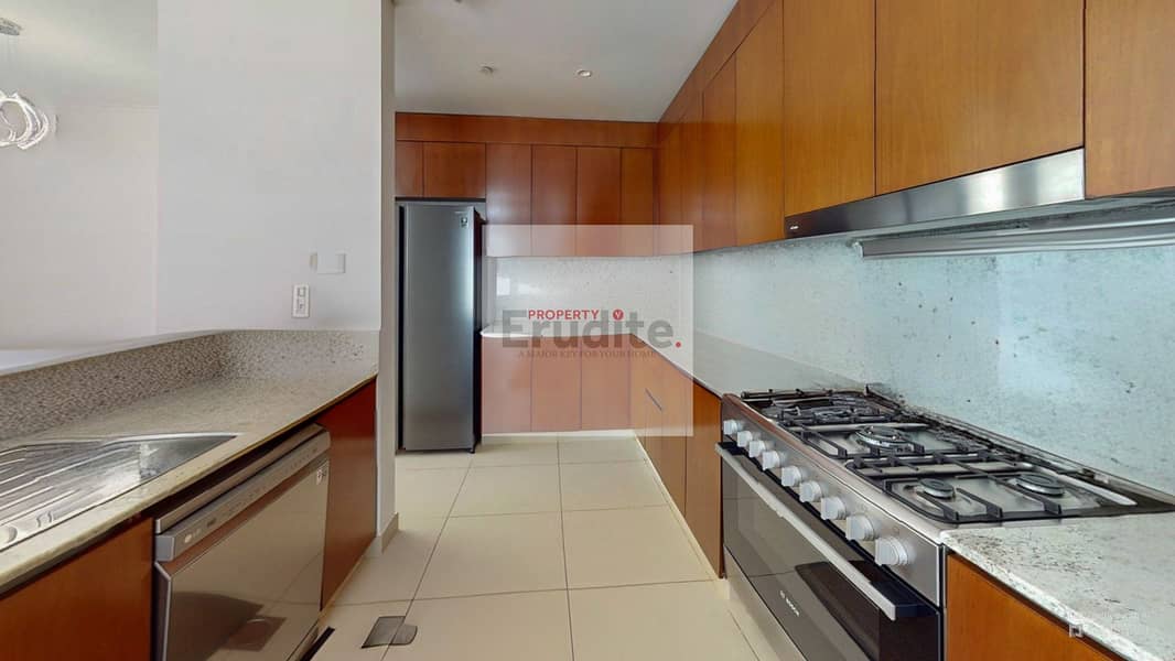 17 Mulberry-282-22-Kitchen-Defurnished. jpg