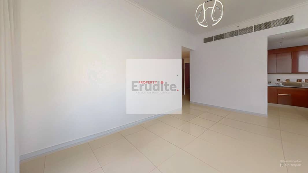 24 Mulberry-282-22-Living-Room-Defurnished. jpg