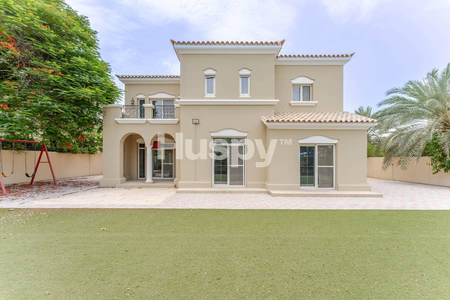 Vacant | Close to Pool an Park | Landscaped