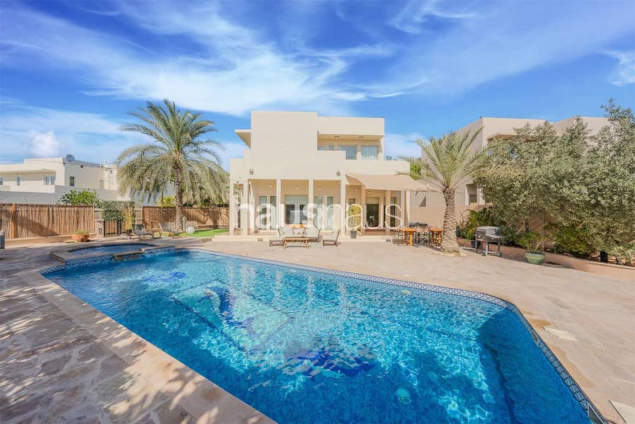 Amazing Location | Huge Plot | Vacant Now