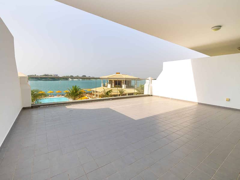 2 Offers_Luxury_Living___Sea_View___Vacant-13. jpg